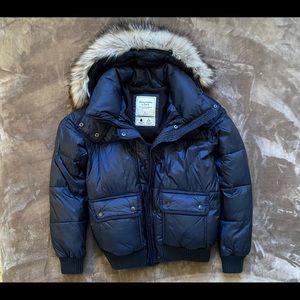 XS Abercrombie & Fitch weather-resistant puffer jacket in navy blue w/ faux fur